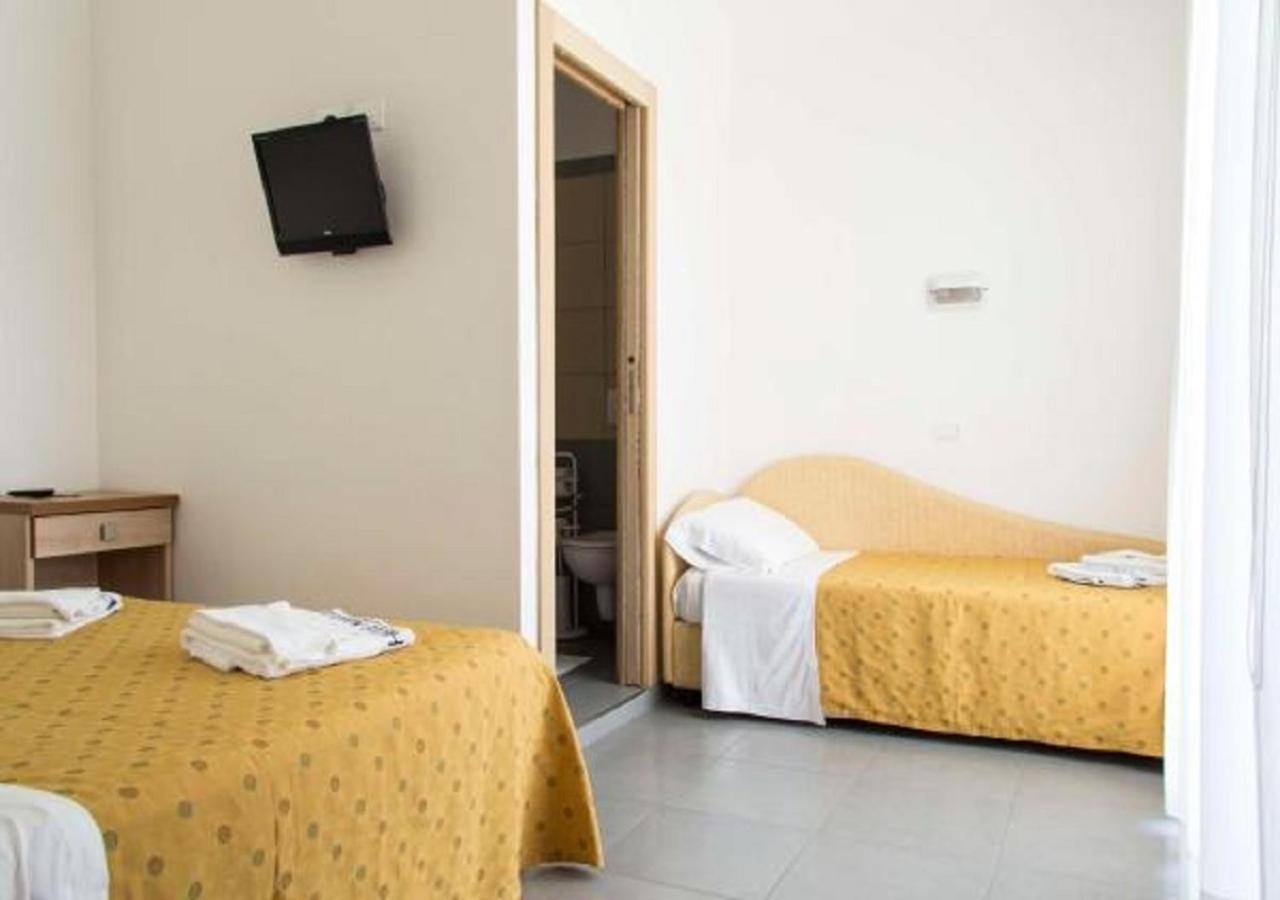 Hotel Nautilus Cattolica Habitación foto
