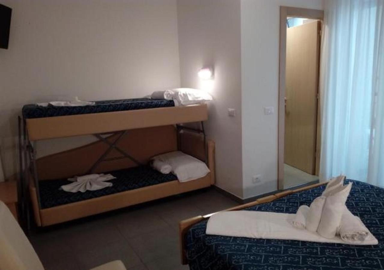 Hotel Nautilus Cattolica Habitación foto