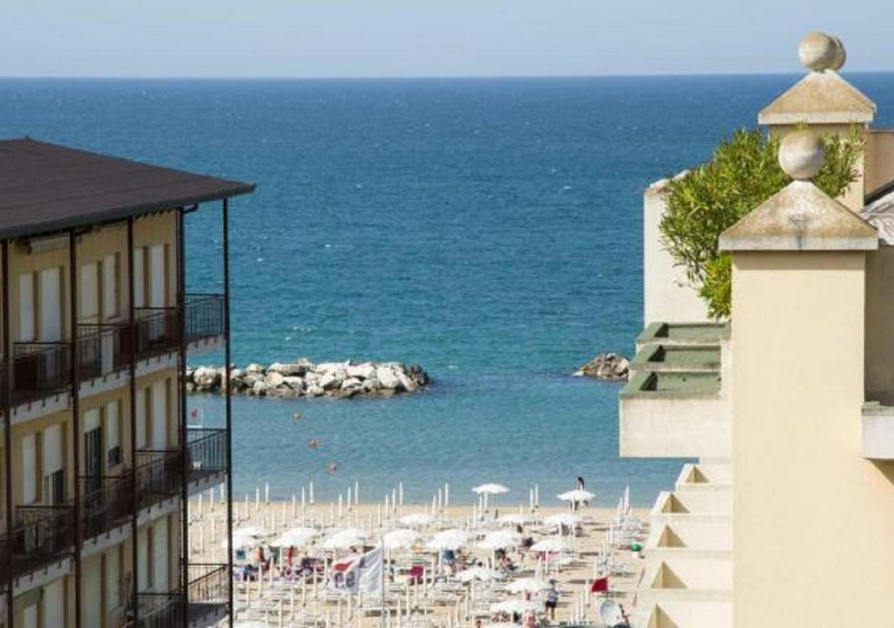 Hotel Nautilus Cattolica Exterior foto