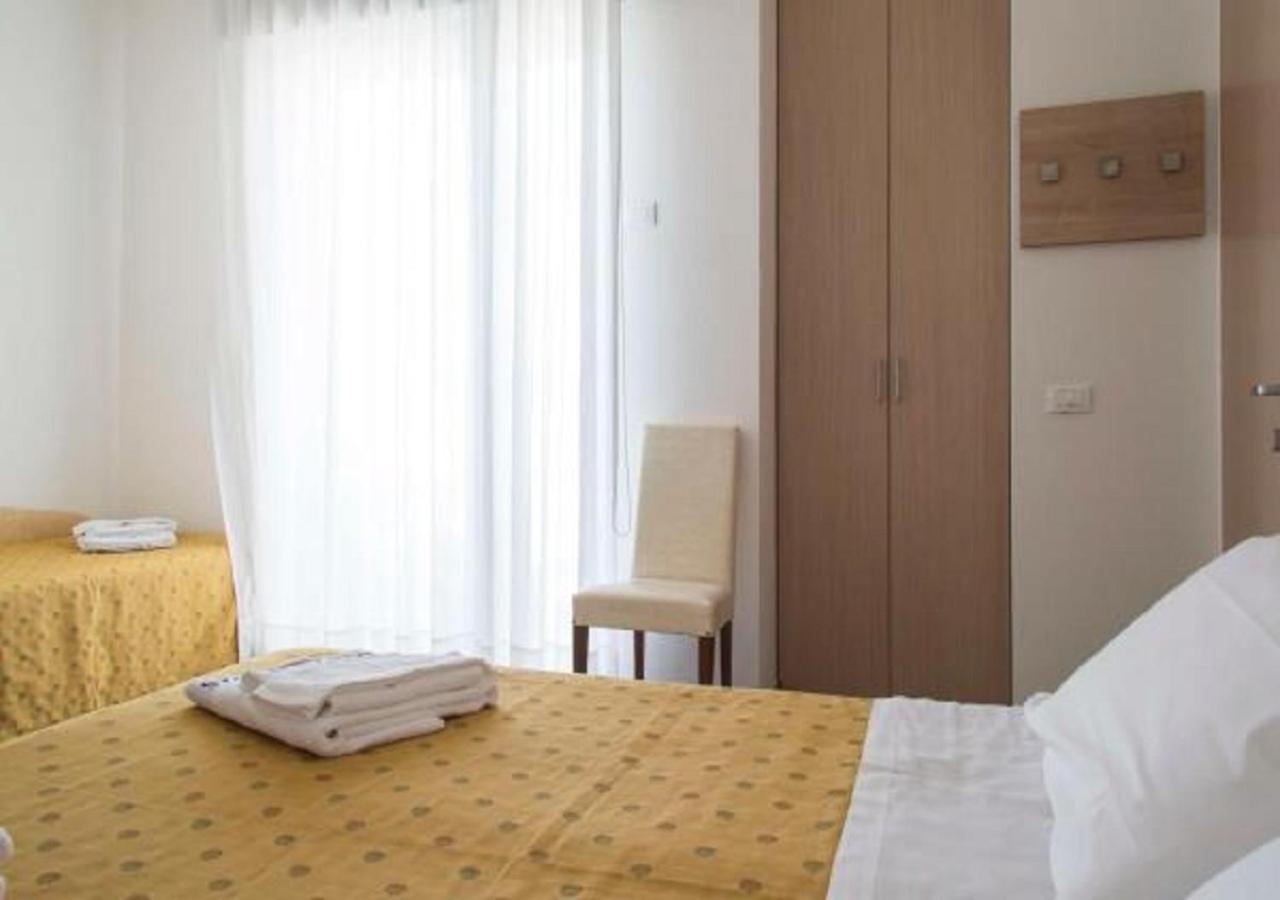 Hotel Nautilus Cattolica Habitación foto