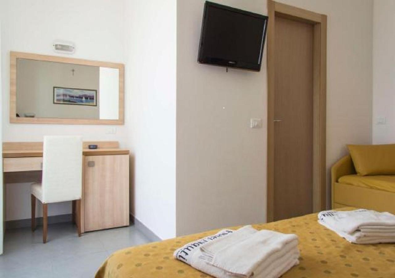 Hotel Nautilus Cattolica Habitación foto